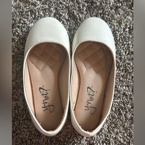 Zoya Kids Cream Dress Shoes